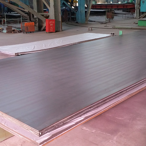 从而可以改变出料头的焊接物料的出料速度