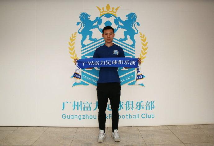 广州富力租借山东鲁能中卫李松益 加强防守实力