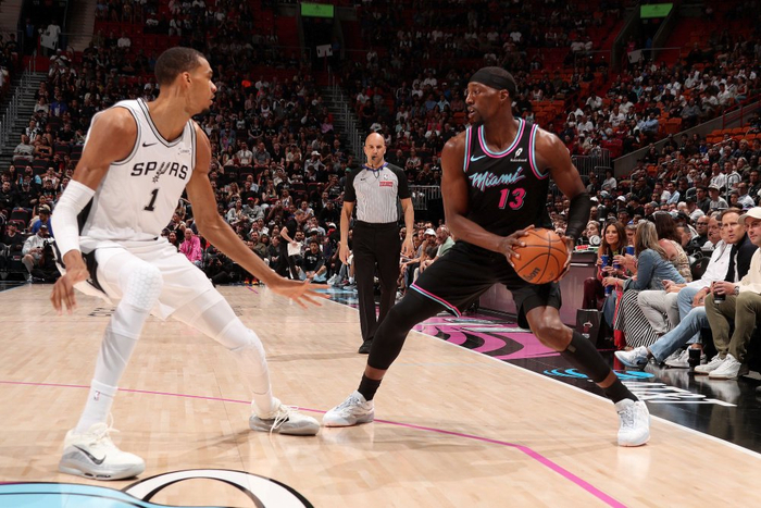 文班亚马26+14+5封盖率马刺掀翻热火