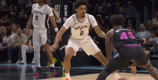 文班亚马26+14+5封盖率马刺掀翻热火