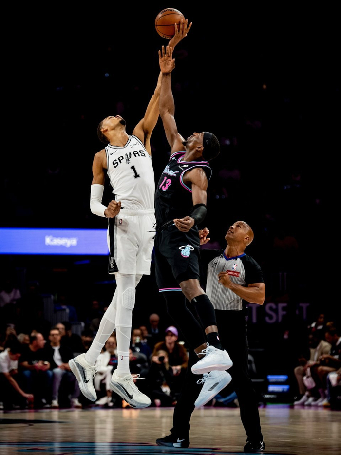 文班亚马26+14+5封盖率马刺掀翻热火