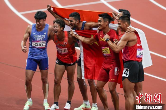 杭州亚运会田径赛场中国揽多金 刘诗颖女子标枪