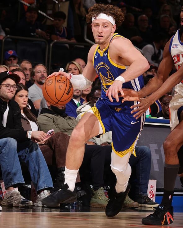 残阵勇士惨遭尼克斯21分大逆转 四连败冲击西部