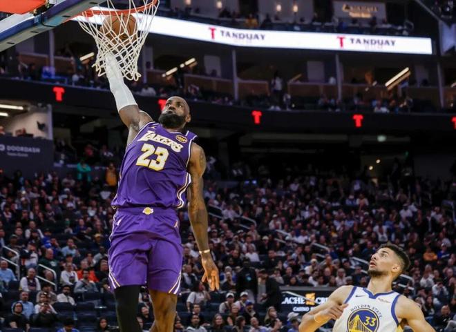 詹姆斯爆发率队取胜 布朗尼首秀惊艳