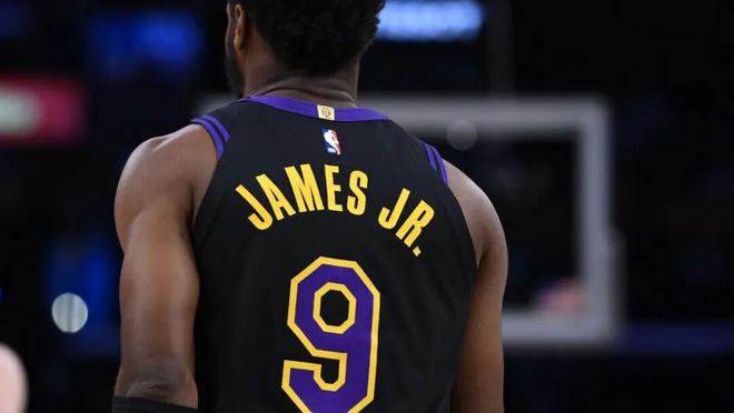 詹姆斯爆发率队取胜 布朗尼首秀惊艳