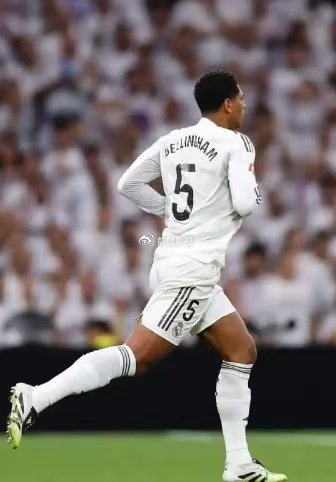 皇马欧冠出局维尼修斯贝林厄姆场边冲突引爆舆